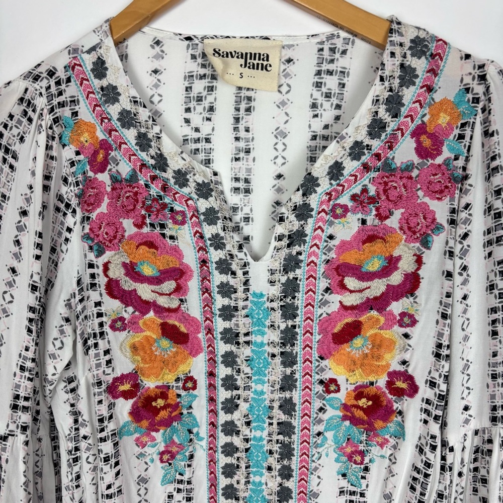 Savanna Jane Floral Embroidered Bell Sleeve Boho Split Neck Top Size Small - Picture 3 of 9